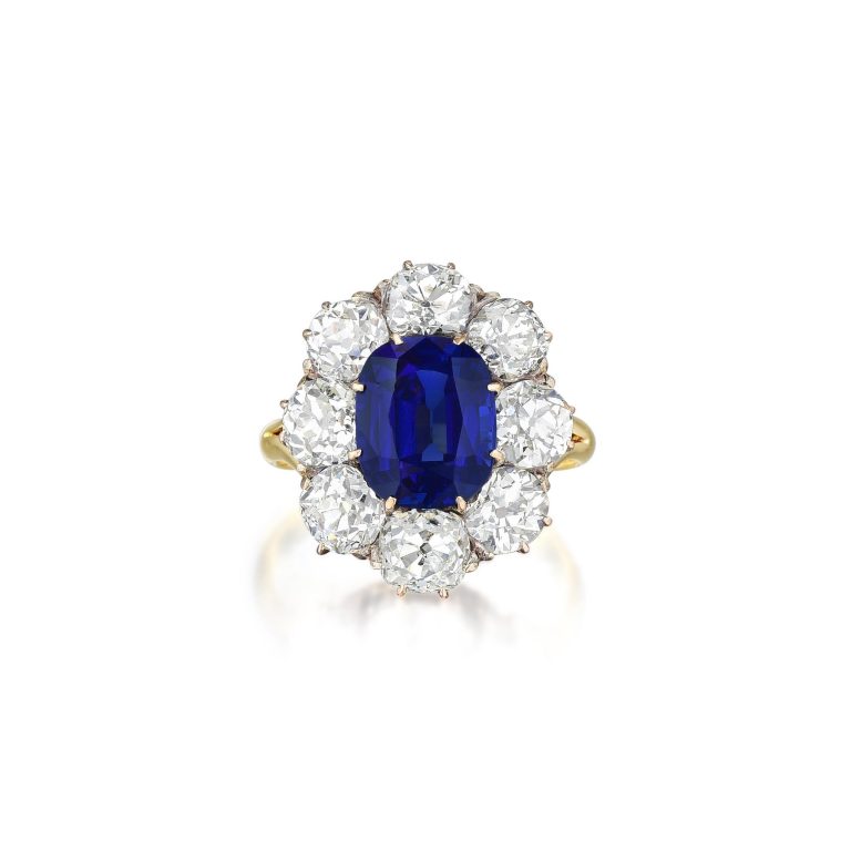 Викторианское кольцо с кашмирским сапфиром и бриллиантами весом 4,30 карата, цена $187 500 на аукционе FORTUNA